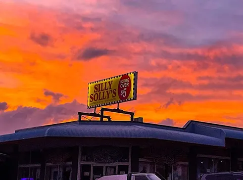 Silly-sollys-ulladulla-store-exterior-at-sunset
